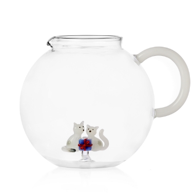 Weiße Katzen mit hellblauem Geschenk