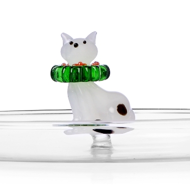 Katze mit Weihnachtskranz