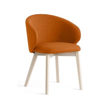 CB2117 Tuka GM - Sillón Connubia con estructura de madera de haya blanqueada, tapizado en tela Cros color azafrán (render).