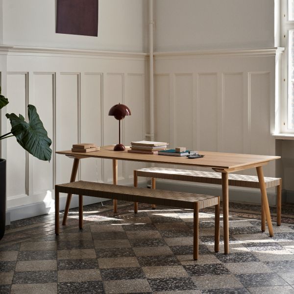 &tradition In Between Dining Table